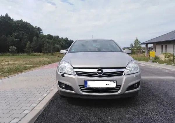 Opel Astra cena 13750 przebieg: 318700, rok produkcji 2009 z Kielce małe 277